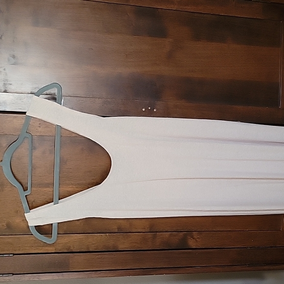 Dress - Picture 1 of 2